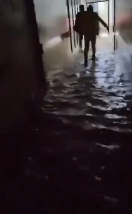 (VIDEO) Así se inundó el IMSS-Bienestar de Xicotepec por las fuertes lluvias