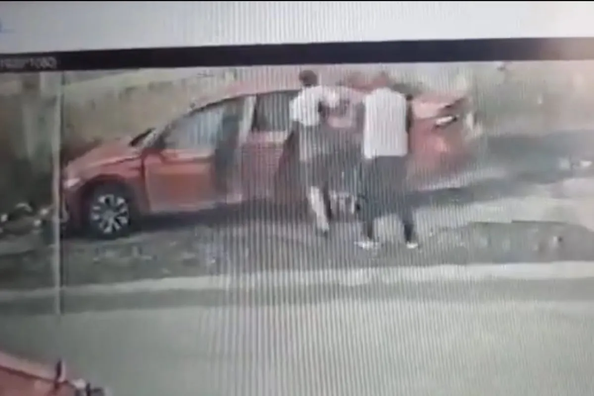 VIDEO: Asiste a entrevista de trabajo y le roban el auto en Parque Industrial Chachapa… ¡con su novio adentro! 1 Asiste a entrevista de trabajo y le roban el auto en Parque Industrial Chachapa