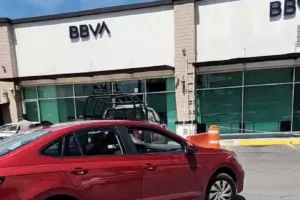 Balean a cuentahabiente en Plaza La Ruta en San Andrés Cholula