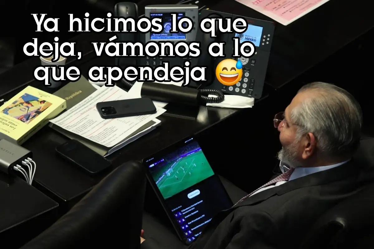 Captan a Adán Augusto viendo el partido en el Senado durante una comparecencia