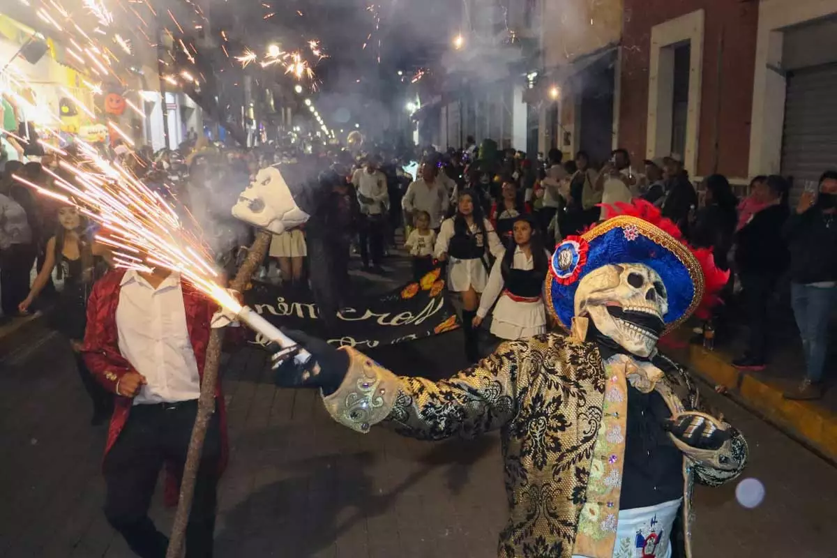 El Desfile de Animeros lleno de magia y color a San Pedro Cholula 2
