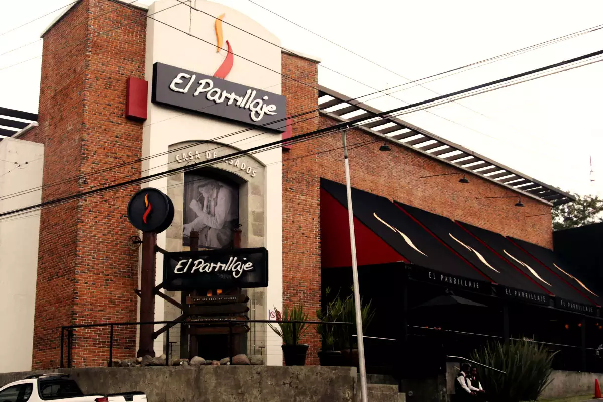 Restaurante El Parrillaje que cuenta con botón de alertamiento. 