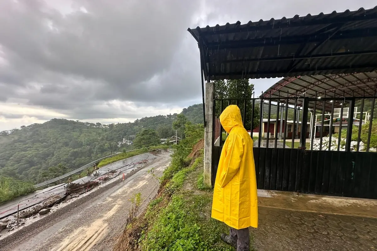 Gobierno estatal inicia evaluación de daños en infraestructura educativa, derivados de las lluvias en la Sierra Norte