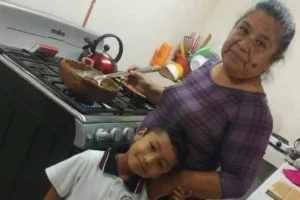 Hallan sin vida a mujer arrastrada por deslave en Huauchinango