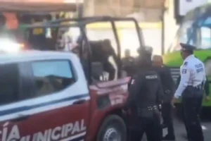 Intento de feminicidio en Tehuacán Limpiaparabrisas apuñala a su pareja en el centro