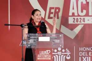 Laura Artemisa rinde su primer Informe de Actividades