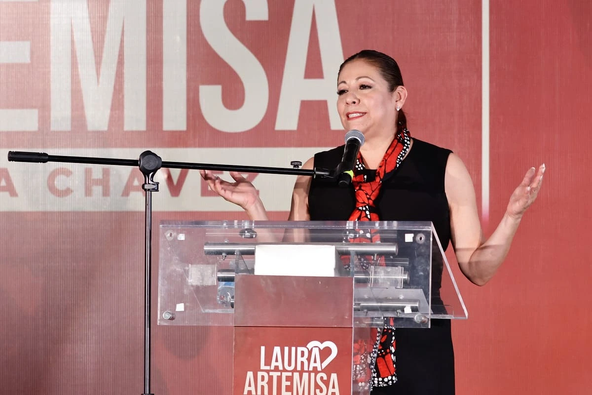 Laura Artemisa rinde su primer Informe de Actividades