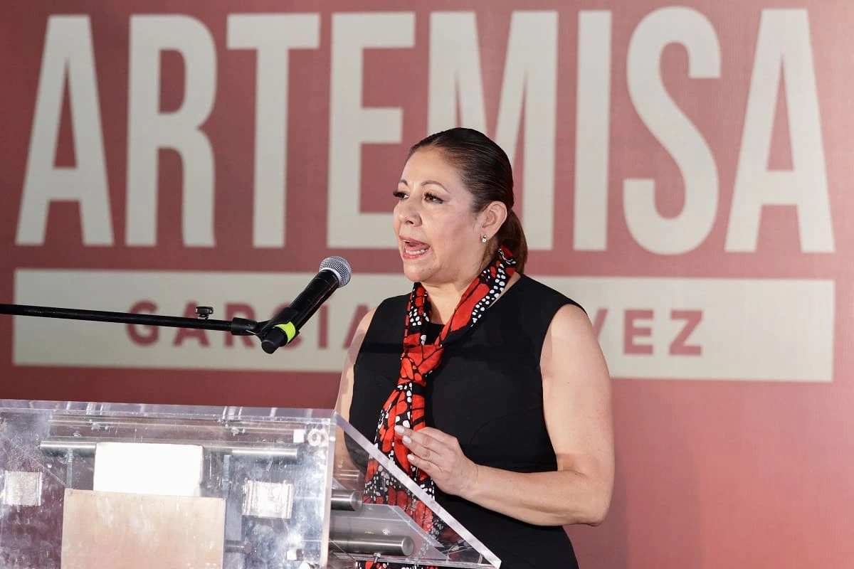 Laura Artemisa rinde su primer Informe de Actividades