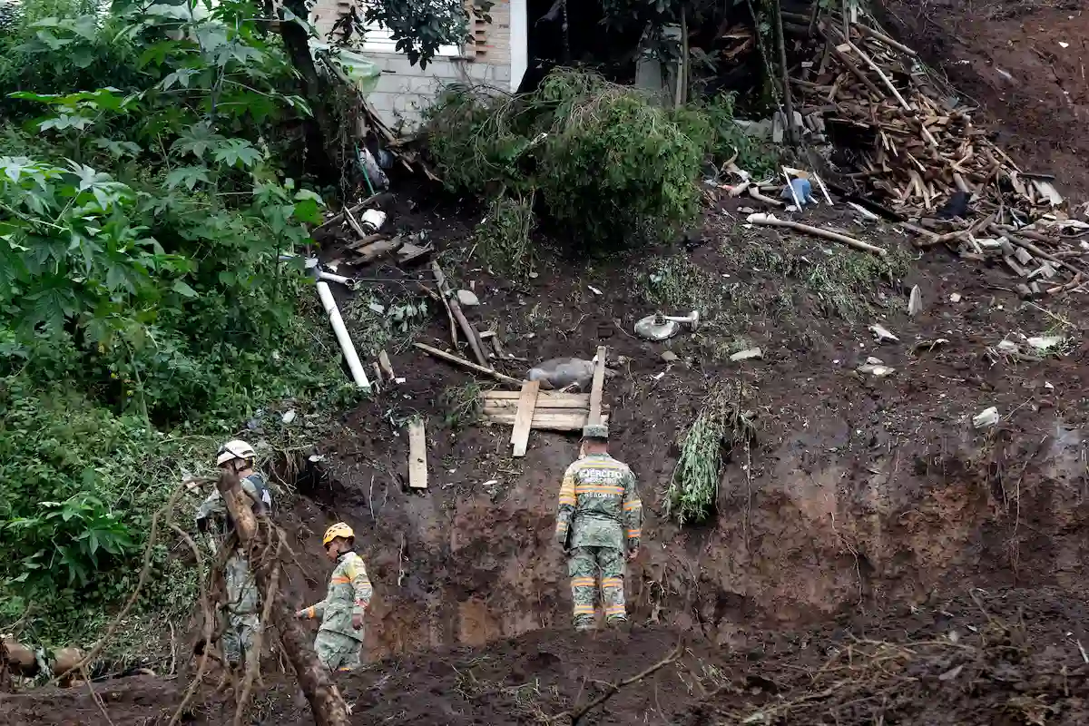 Lluvias dejan 64 muertos y 65 desaparecidos en cinco estados de México