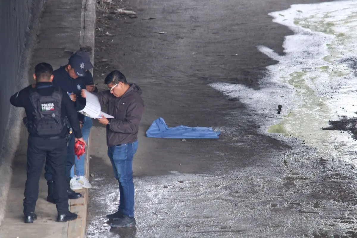 Localizan cuerpo con huellas de violencia bajo un puente en el Periférico Ecológico