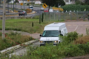 Localizan cuerpo con huellas de violencia bajo un puente en el Periférico Ecológico