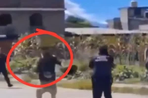 Policía de Coronango mata a delincuente que lo atacó con un machete