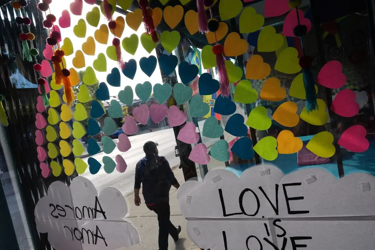 "Tenemos que portarnos bien o nos llevará el ICE": Redada migratoria desata caos y terror infantil en Chicago 2 Redada migratoria desata caos y terror infantil en Chicago