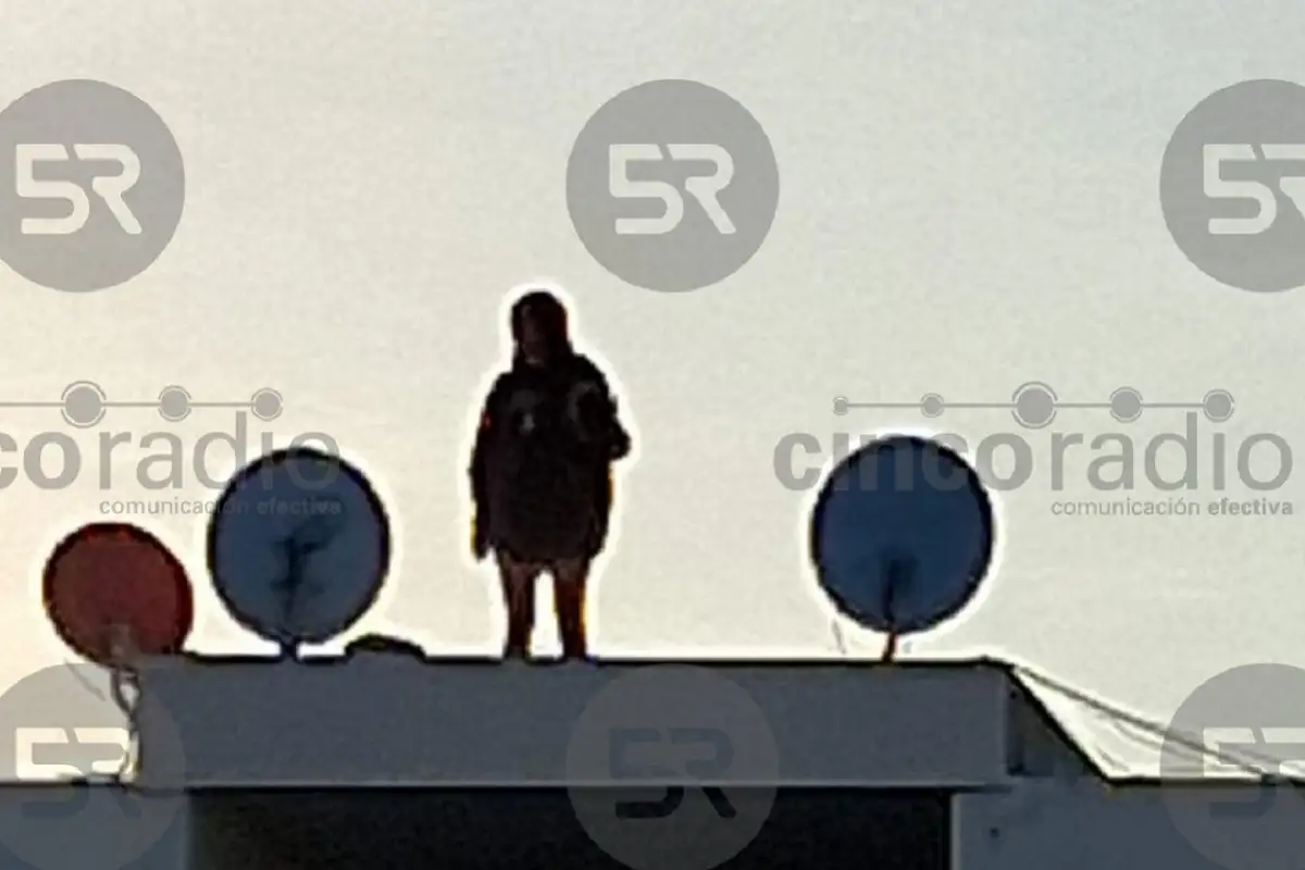Rescatan a mujer que intentó lanzarse de un edificio en La Margarita para quitarse la vida 2 Rescatan a mujer que intentó quitarse la vida en La Margarita lanzándose de un edificio