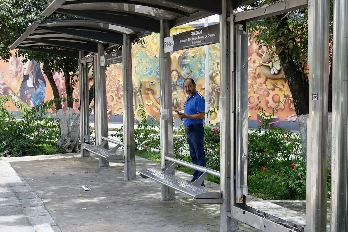 Solo 121 paraderos del transporte público en Puebla de 479, están en buenas condiciones 1 Solo 121 paraderos del transporte público en Puebla de 479, están en buenas condiciones