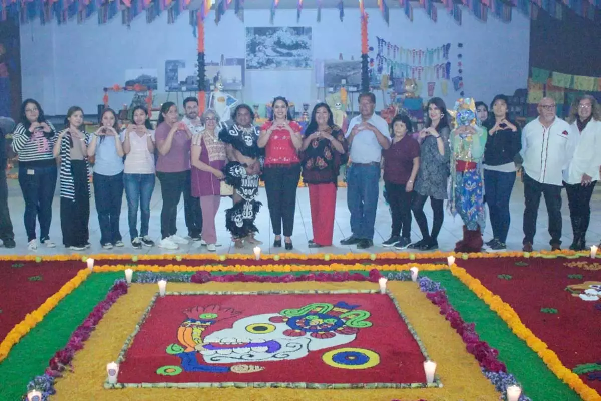 Tonantzin Fernandez inaugura el Corredor de Ofrendas en el Complejo Cultural 1