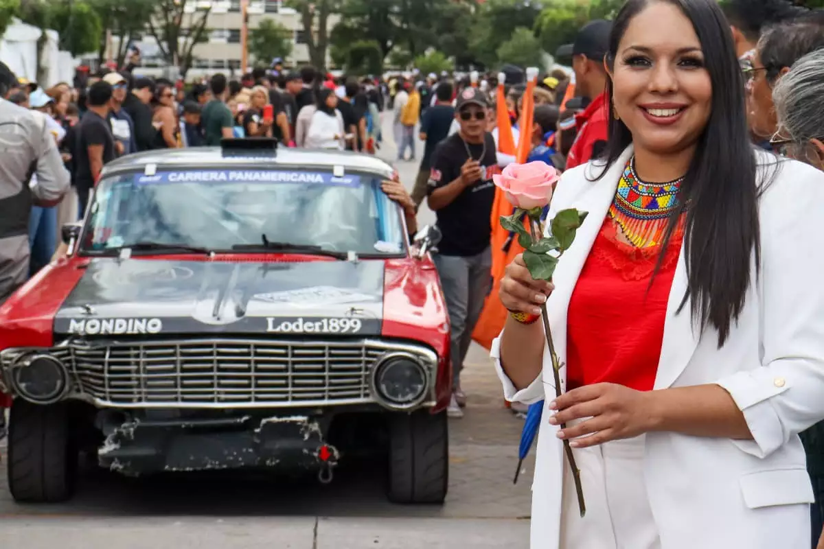 Tonantzin Fernandez marca un hecho historico con el regreso de La Carrera Panamericana a Cholula 4