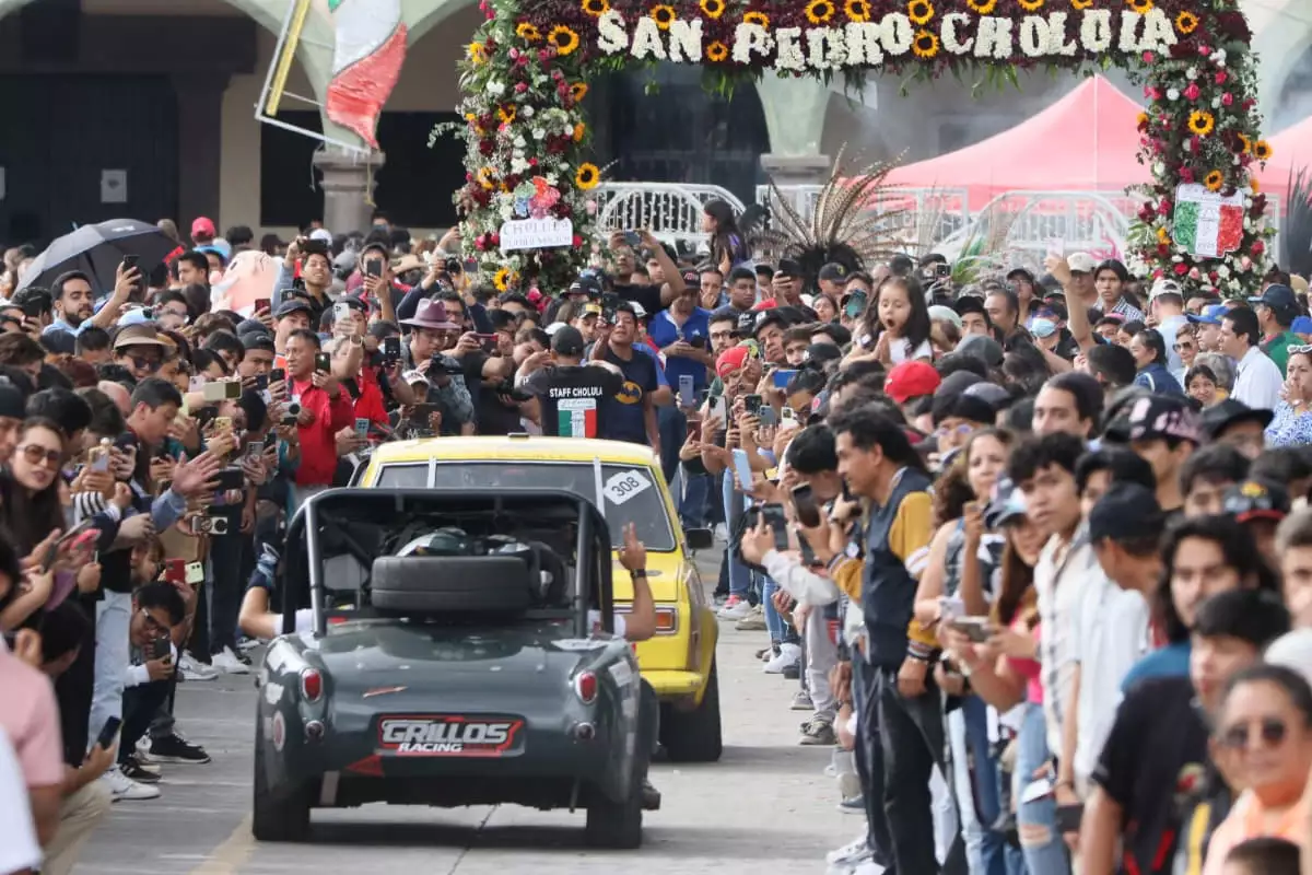 Tonantzin Fernandez marca un hecho historico con el regreso de La Carrera Panamericana a Cholula 7