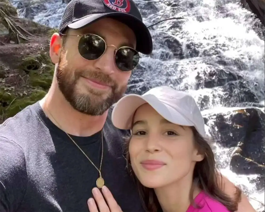 Alba Baptista y Chris Evans tienen a su primer bebé
