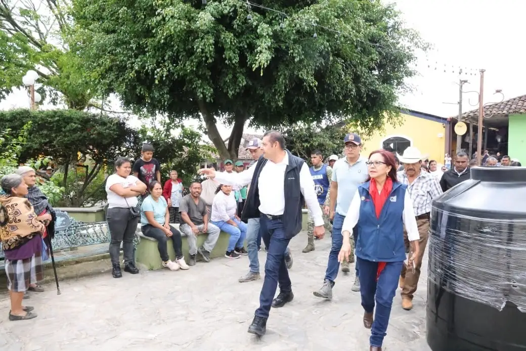 Gobernador Armenta se reúne con damnificados de la región de Tlacuilotepec