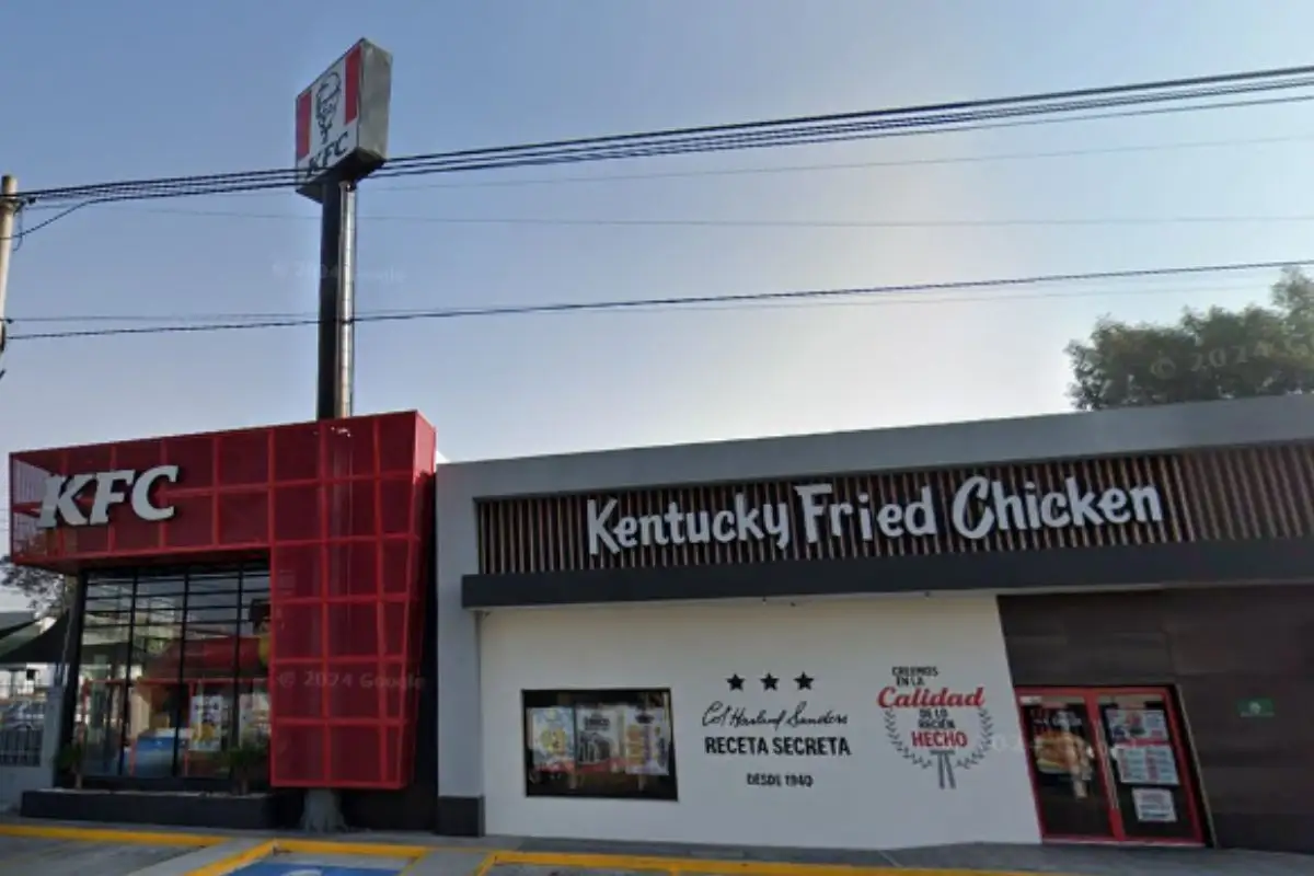 Rateros armados asaltan el KFC de la 25 Poniente 1 Delincuentes armados cometen asalto a KFC de la 25 Poniente