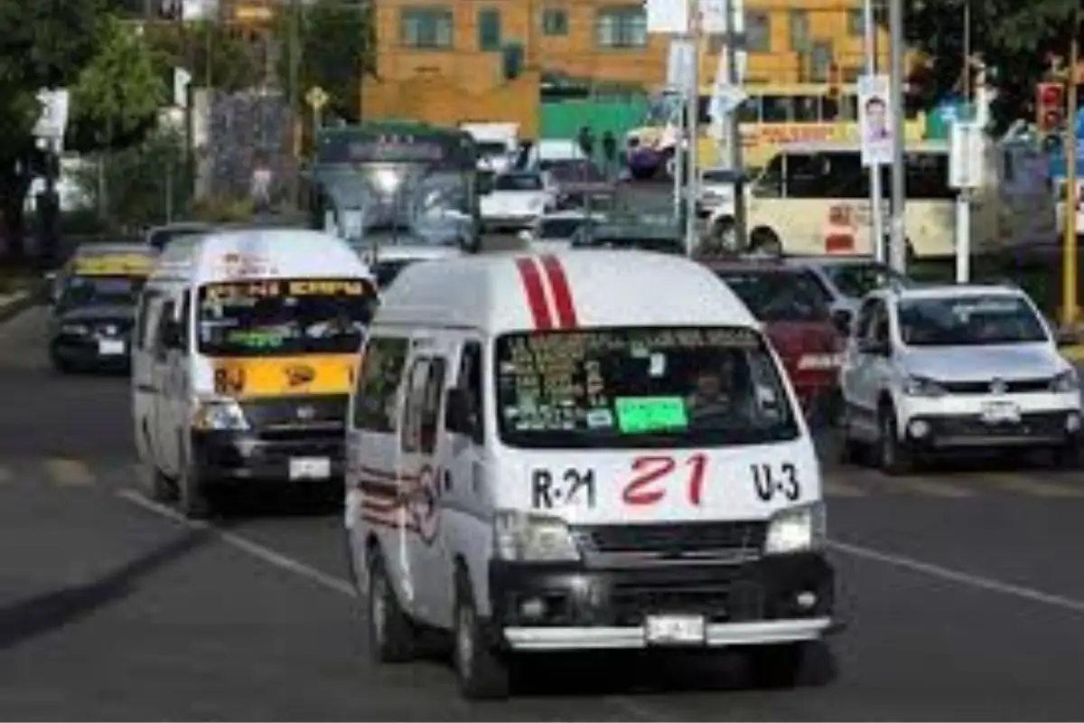 (VIDEO) Dos rateros armados asaltan a pasajeros de la ruta 21 en la 32 Poniente 1 asalto a la ruta 21