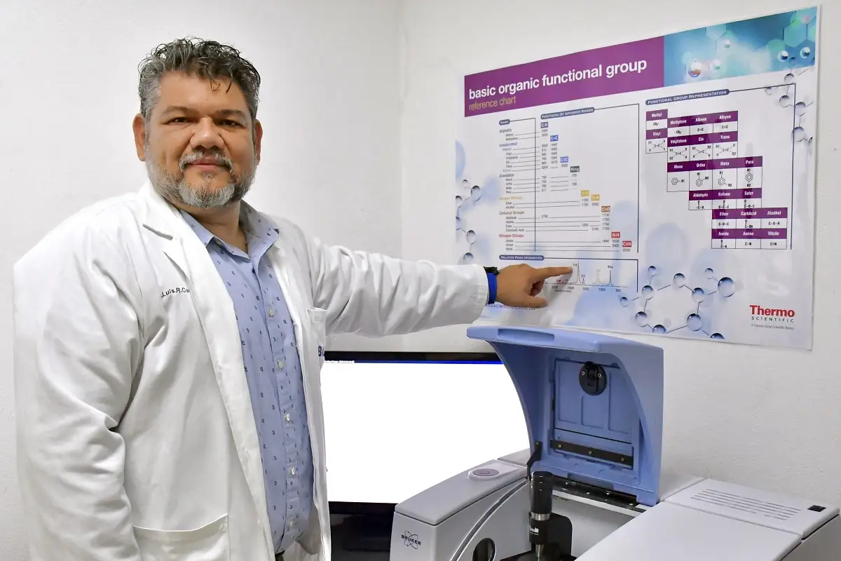 Investigador de la Facultad de Ciencias Biológicas desarrolla biosensores para detectar bacterias patógenas y toxinas
