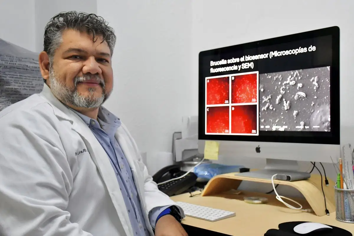 Investigador de la Facultad de Ciencias Biológicas desarrolla biosensores para detectar bacterias patógenas y toxinas