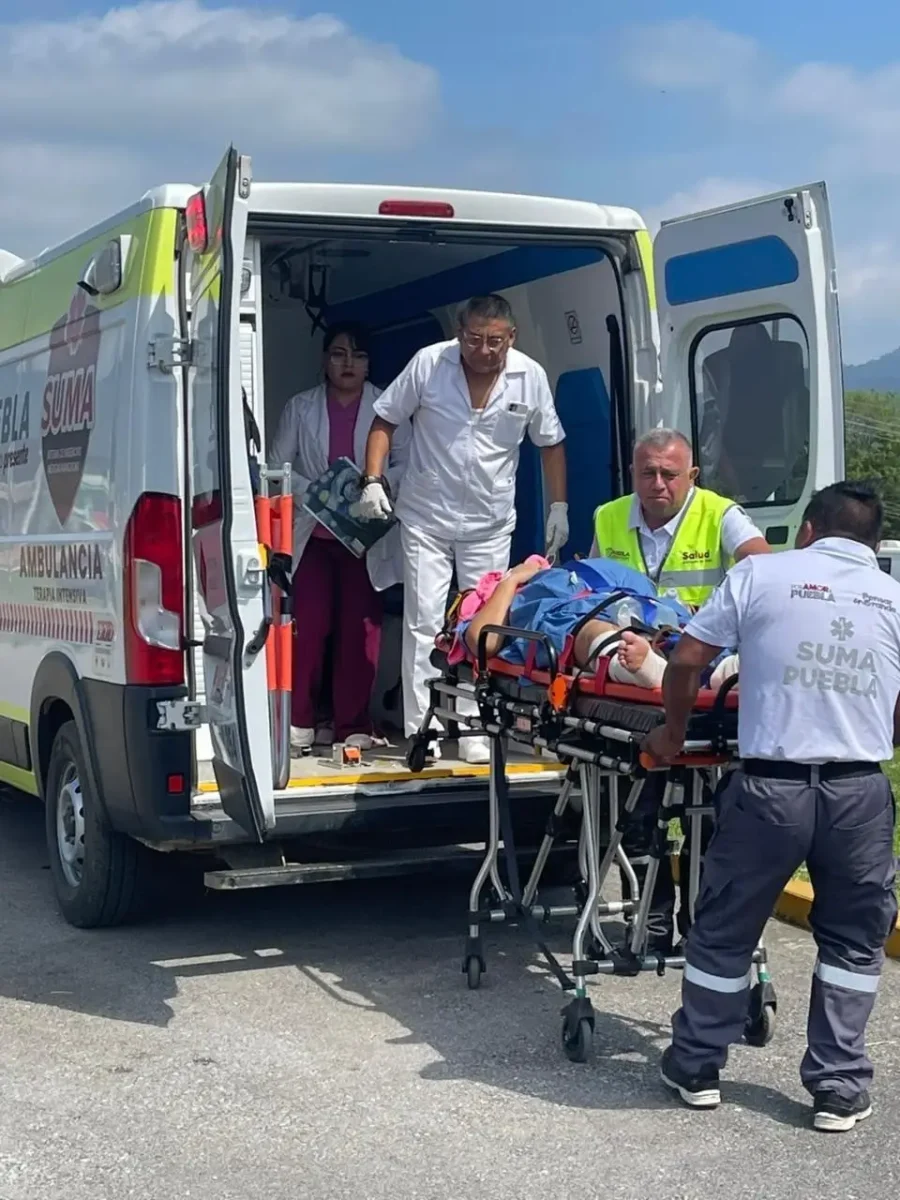 traslado de una mujer que presentó complicaciones durante su embarazo.