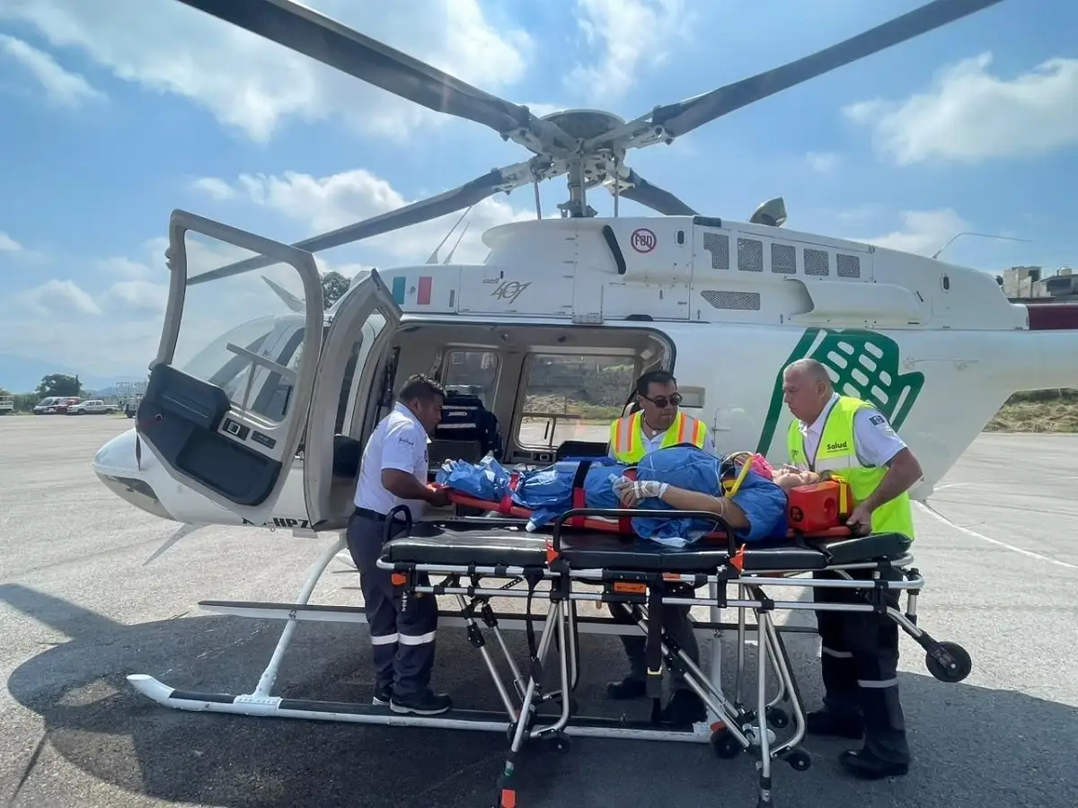 traslado de una mujer que presentó complicaciones durante su embarazo.