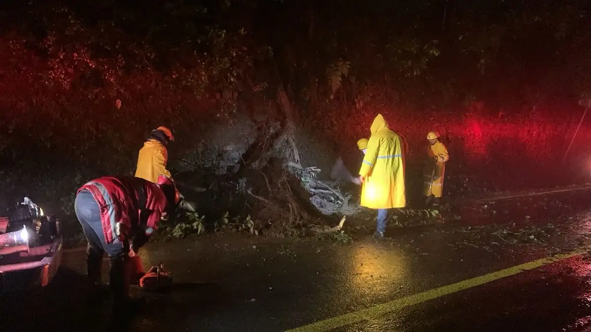 Fuertes lluvias provocan varios deslaves en Huauchinango