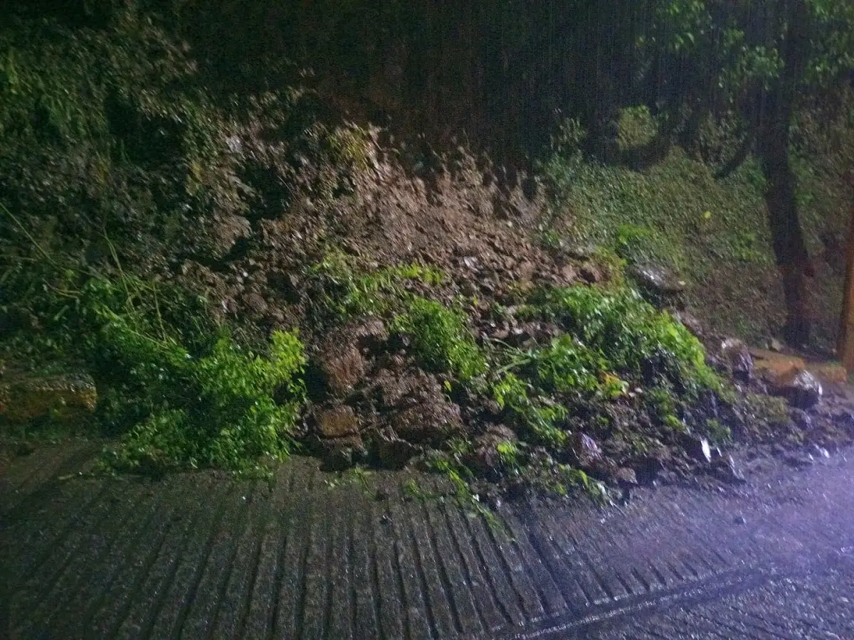 Fuertes lluvias provocan varios deslaves en Huauchinango