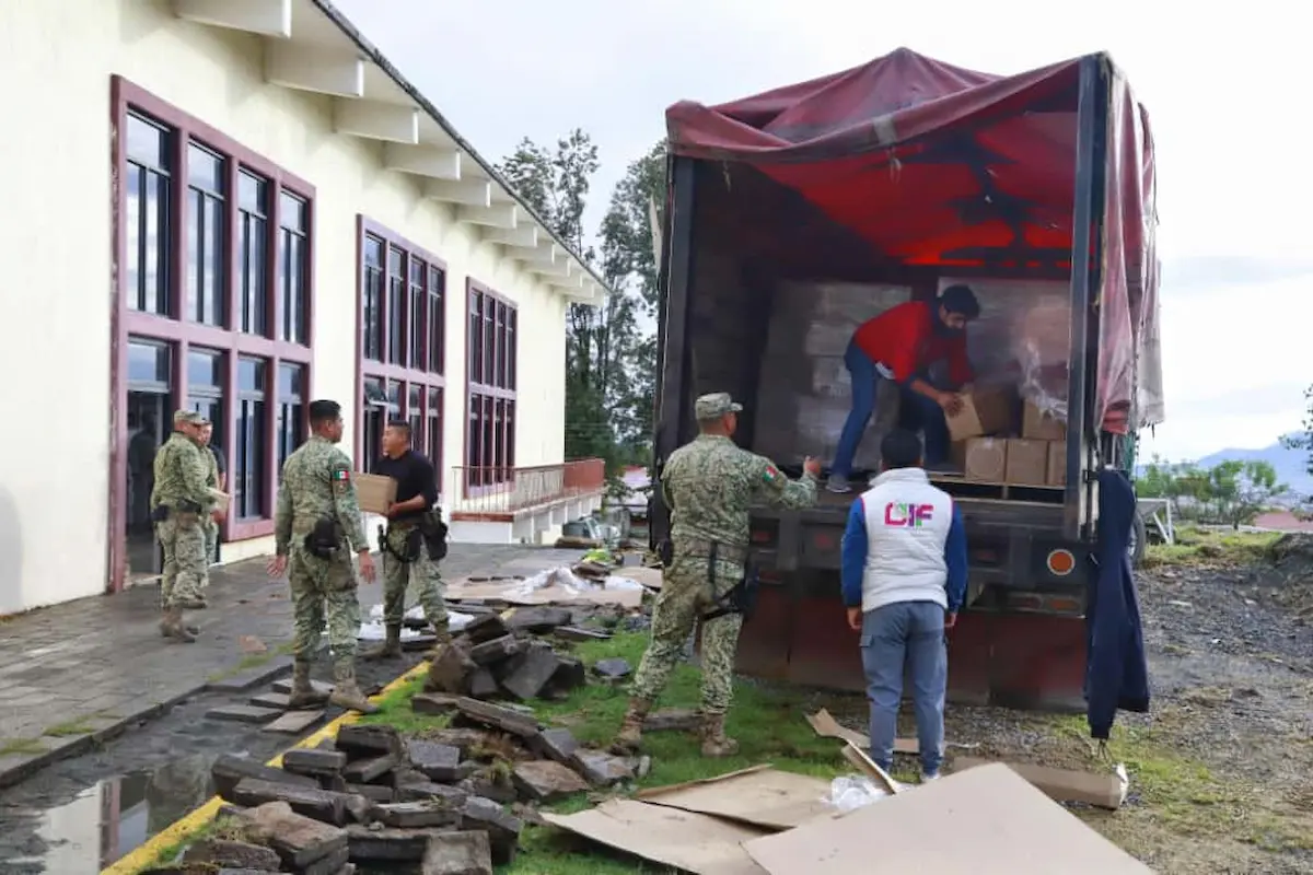 Entrega Gobierno de la Ciudad el apoyo alimentario a damnificados de Huauchinango