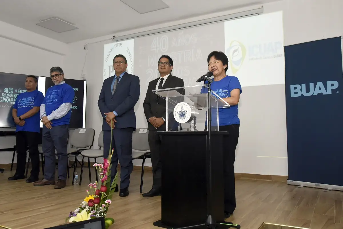 Preside Lilia Cedillo actividades de clausura por aniversario del posgrado en Dispositivos Semiconductores