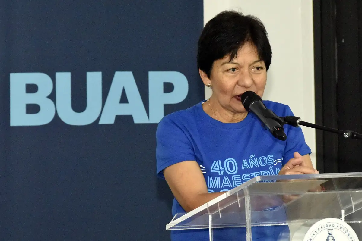 Preside Lilia Cedillo actividades de clausura por aniversario del posgrado en Dispositivos Semiconductores