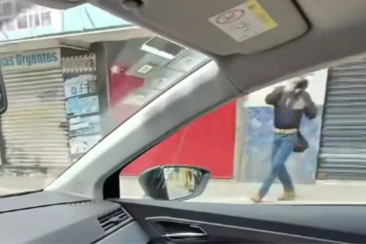 golpean a ladrón en la Diagonal Defensores de la República