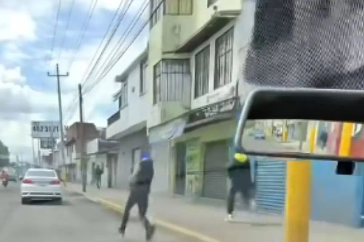 (VIDEO) Alcanza y dan golpiza a ladrón en la Diagonal Defensores de la República 1 golpean a ladrón en la Diagonal Defensores de la República
