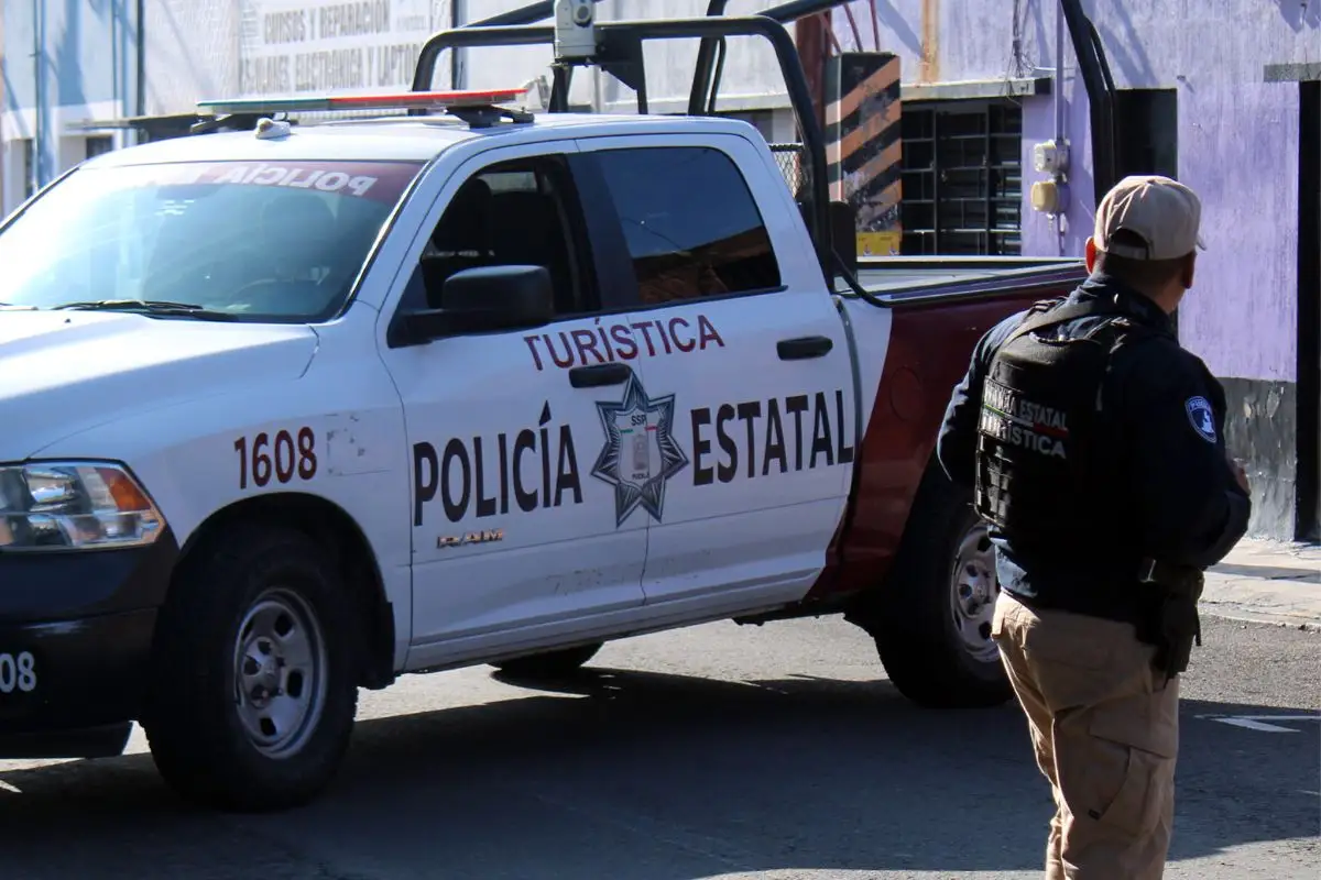 Policía rescata a dos hombres de ser linchados en Acajete