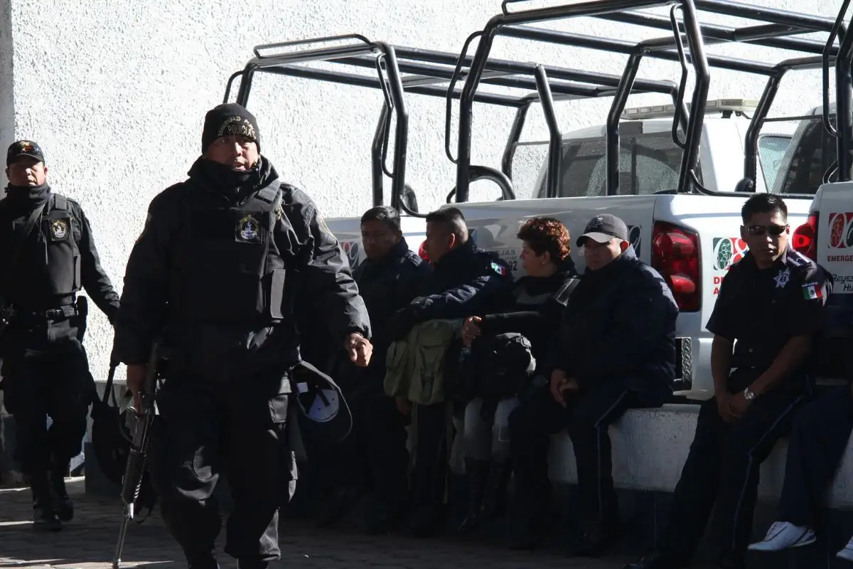 Por atropellar a mujeres, dos hombres son casi linchados en Acajete 1 Policía rescata a dos hombres de ser linchados en Acajete