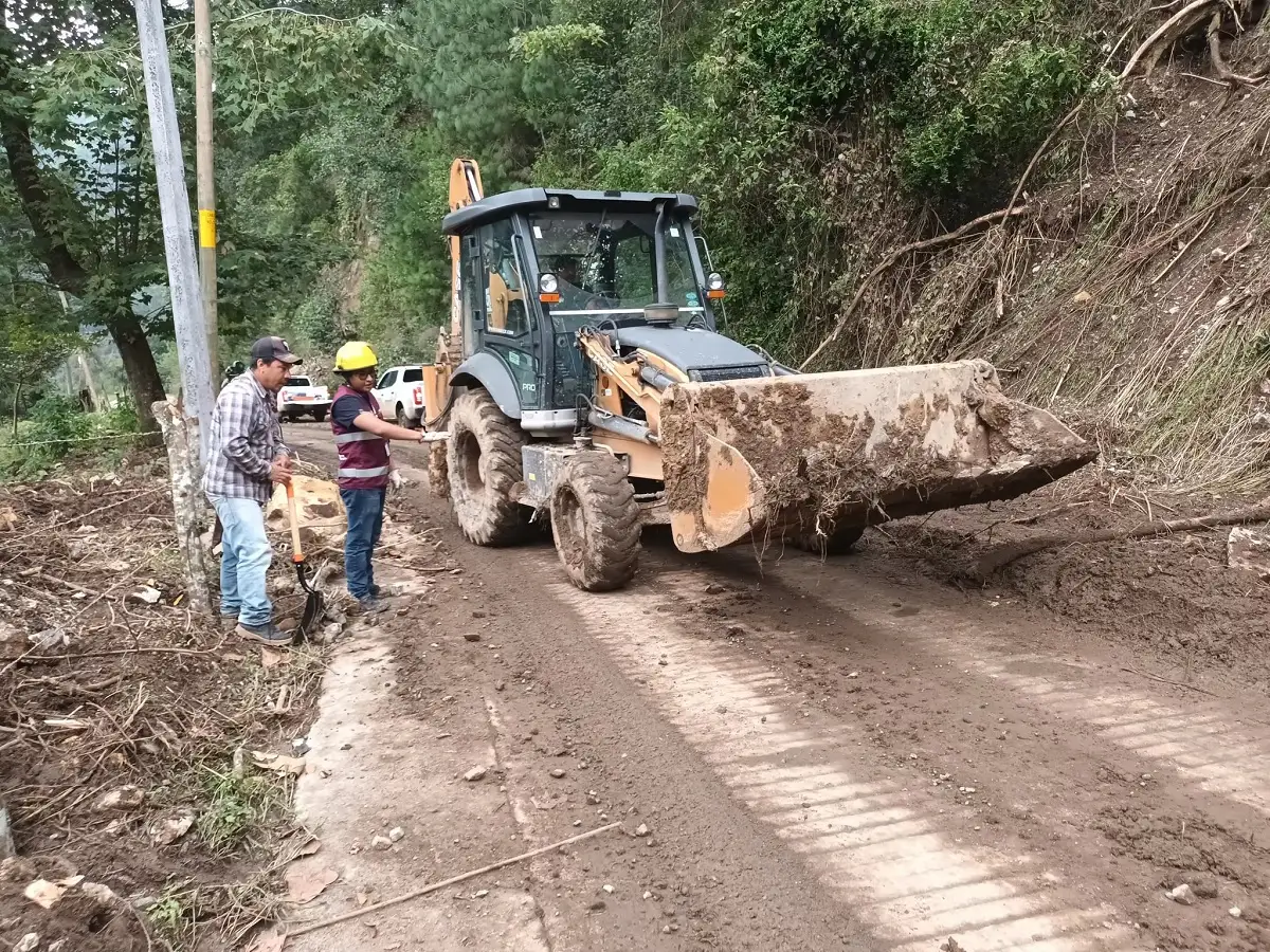 Emiten Declaratoria de Desastre Natural por lluvias; Pahuatlán y Tlacuilotepec continúan incomunicados 3 Pahuatlán y Tlacuilotepec continúan incomunicados