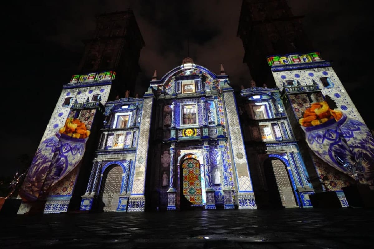 Inaugura Pepe Chedraui proyecciones del videomapping "Septiembre Brilla" en la fachada de Catedral