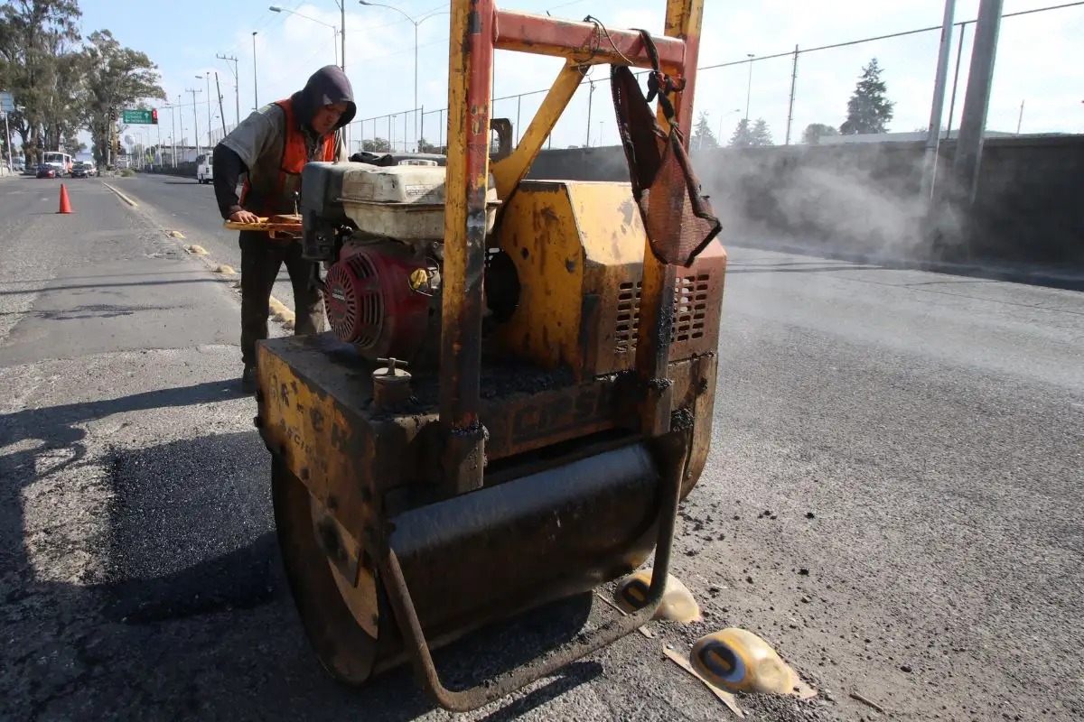 Promete gobierno de la ciudad tapar 200 mil baches en Puebla a fin de 2025