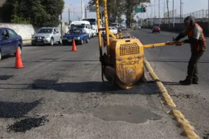 Promete gobierno de la ciudad tapar 200 mil baches en Puebla a fin de 2025
