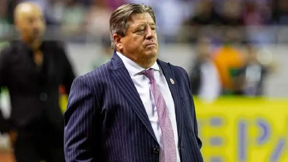 "Mexicano, hijo de p*ta": Aficionados abuchean a Miguel Herrera tras su fracaso con Costa Rica 2 Aficionados abuchean a Miguel Herrera tras su fracaso con Costa Rica