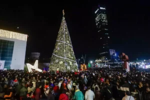 Encienden árbol de Navidad de la BUAP