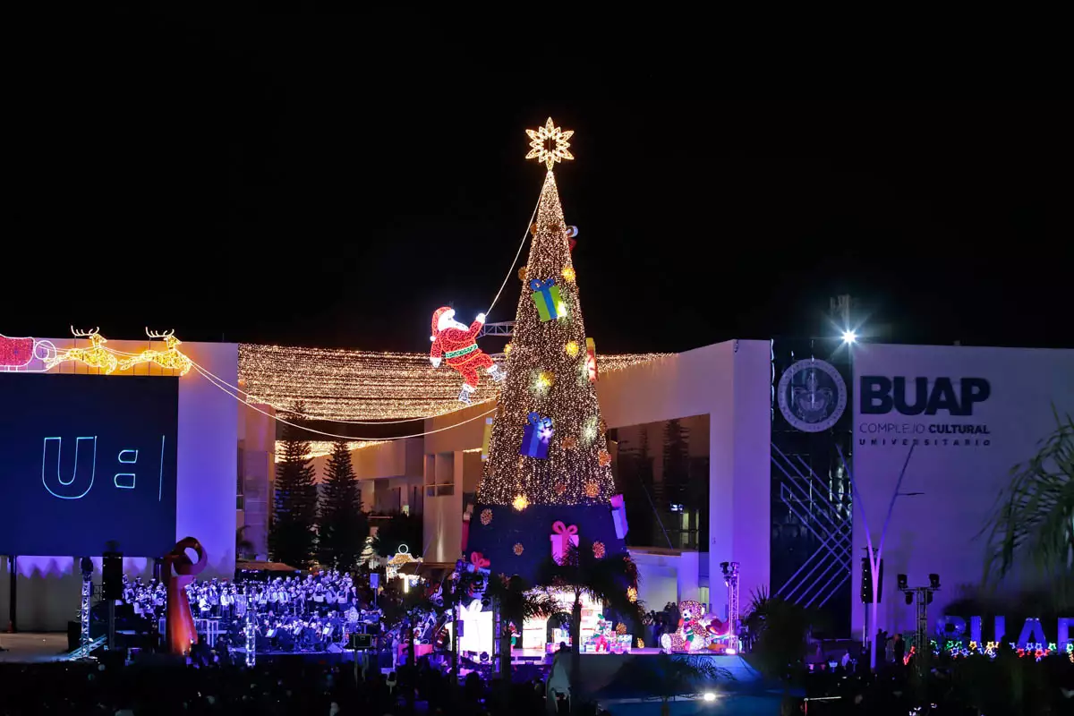 ENCENDIDO ARBOL DE NAVIDAD BUAP 4