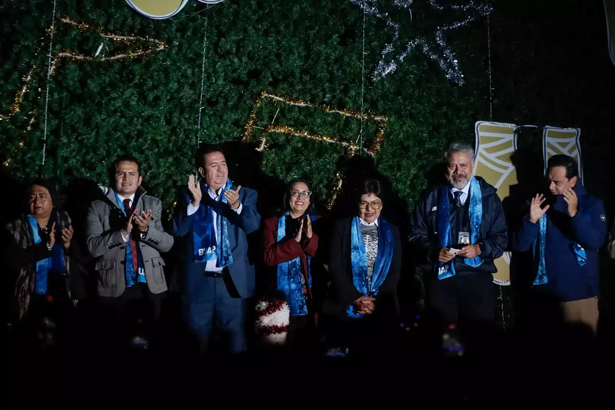 ENCENDIDO ARBOL DE NAVIDAD BUAP 6