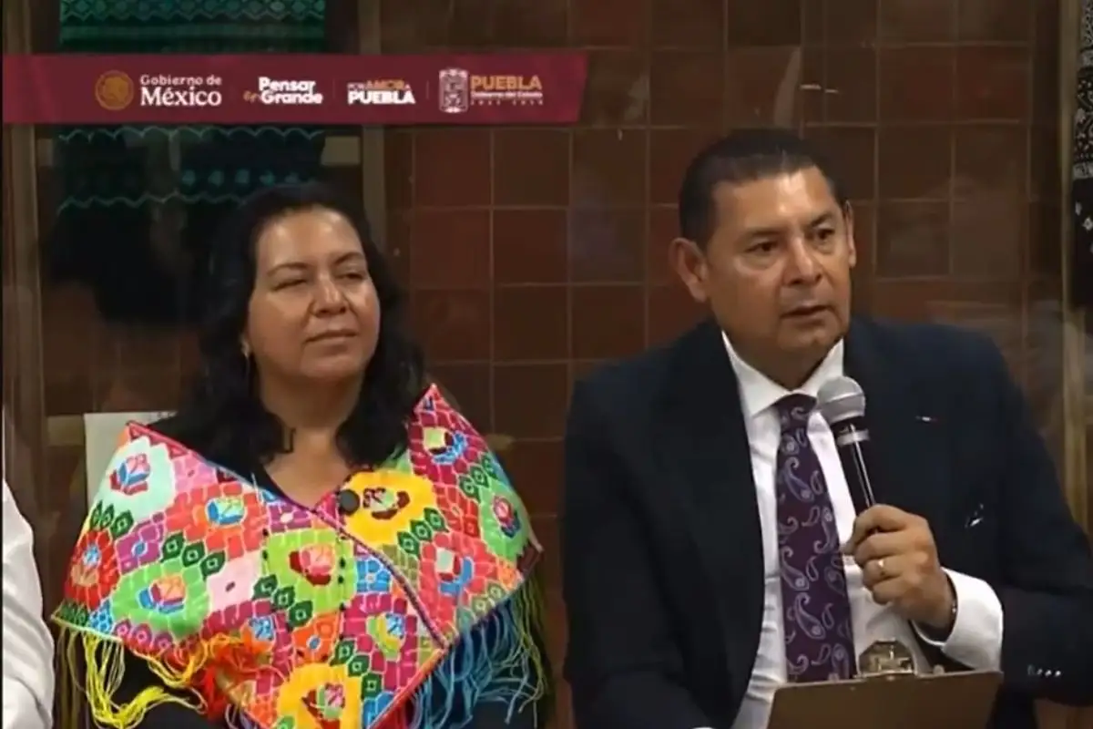 Eficiencia en distribución de medicamentos en Puebla, Armenta tras reunión con Claudia Sheinbaum