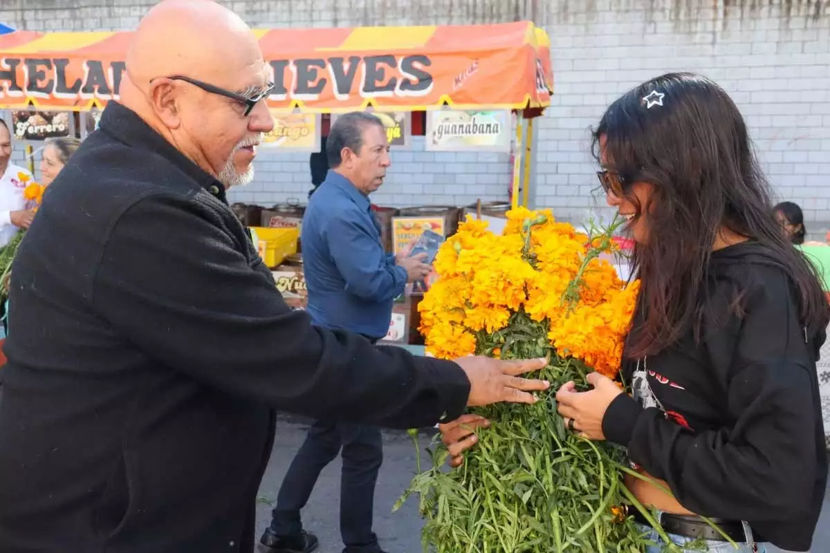 Entrega Gobierno de Tonantzin Fernandez flores en panteones municipales 4