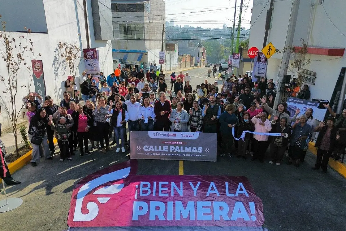 Entrega Pepe Chedraui trabajos de pavimentación en la colonia Santa Cruz Buenavista